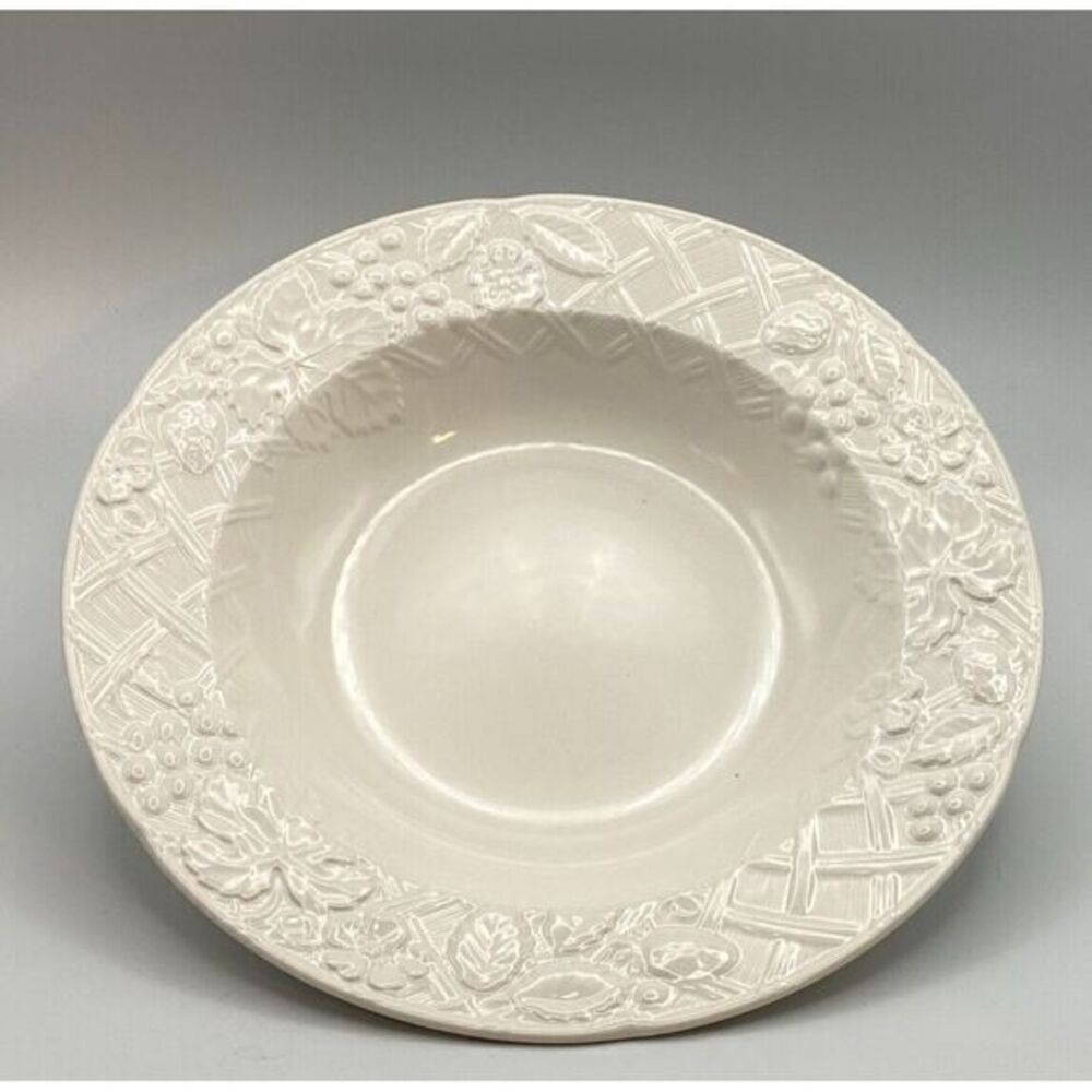 Mikasa English Countryside Soup‎ Bowl (s) White Strawberries Leaves Trellis